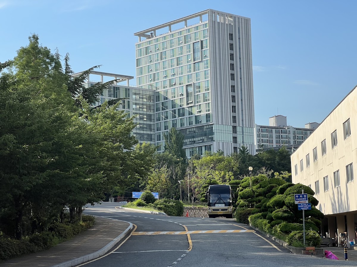 University of Ulsan photo 8