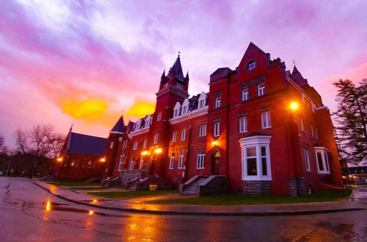 Bishop's University photo 3