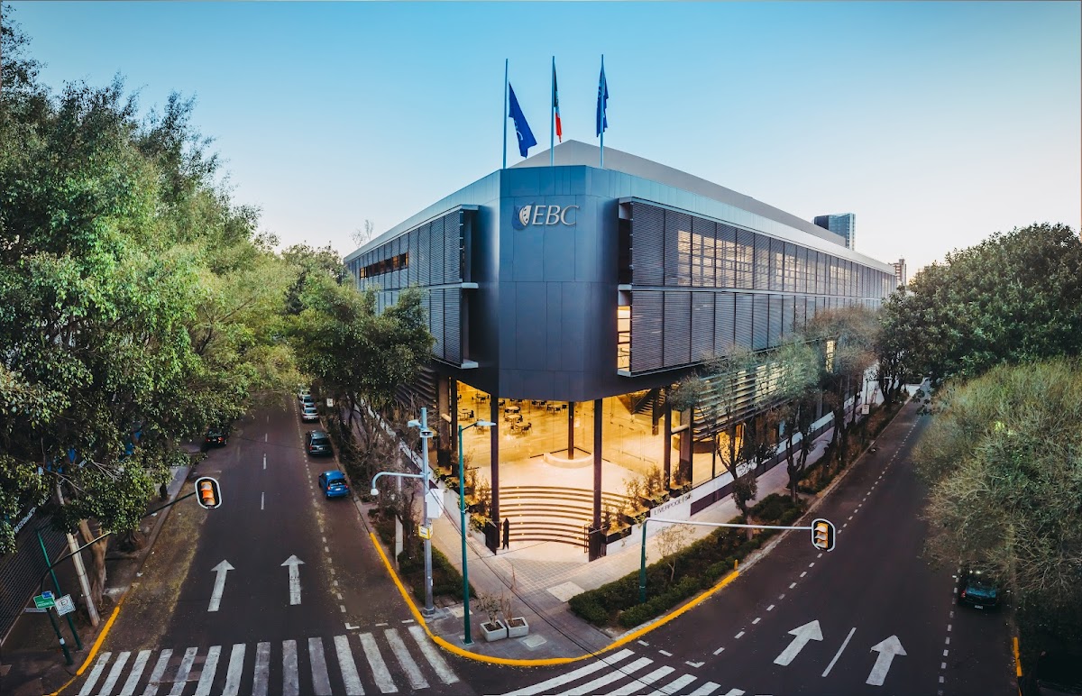 Escuela Bancaria y Comercial photo 1