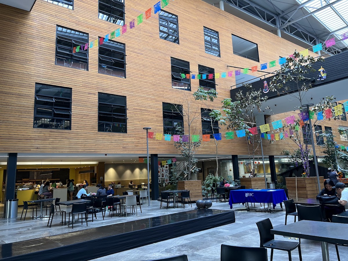 Escuela Bancaria y Comercial photo 2