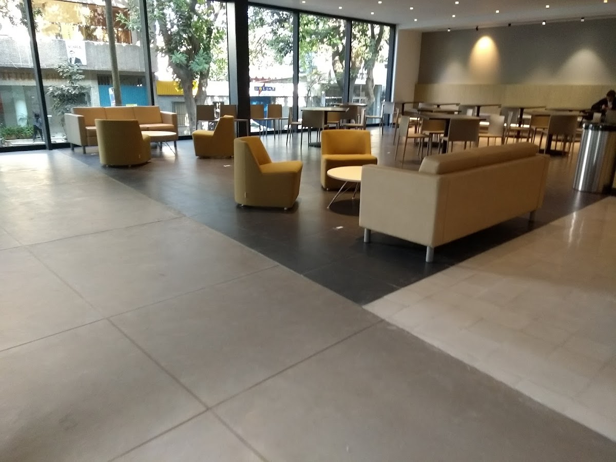 Escuela Bancaria y Comercial photo 4
