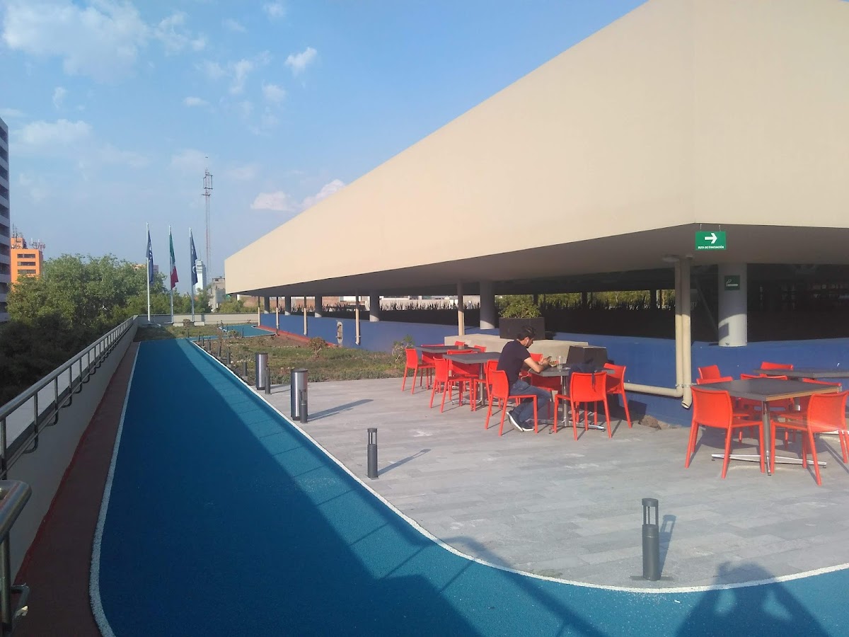 Escuela Bancaria y Comercial photo 6