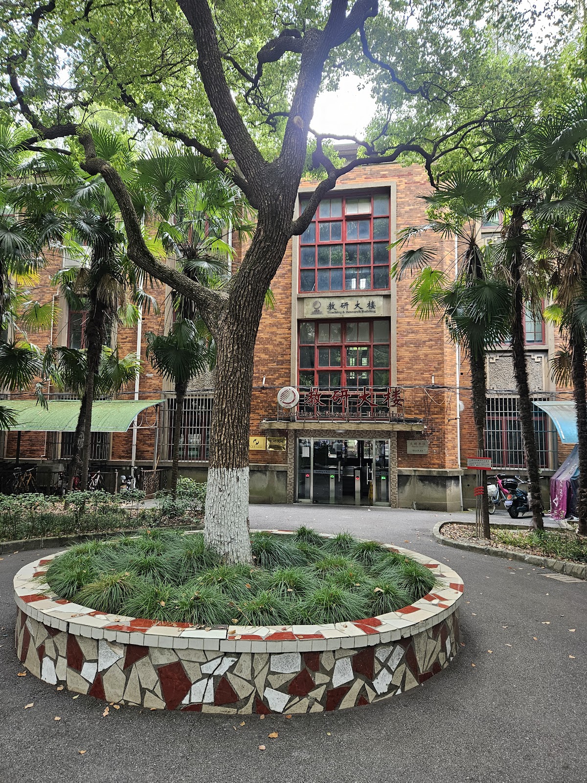 Donghua University photo 9