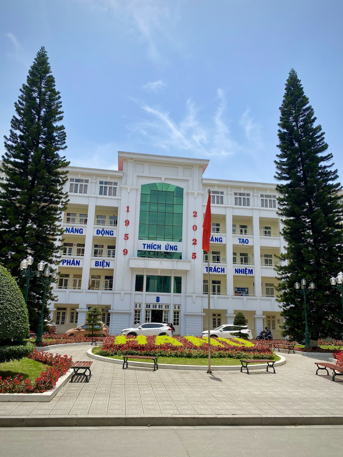 Hanoi University photo 8